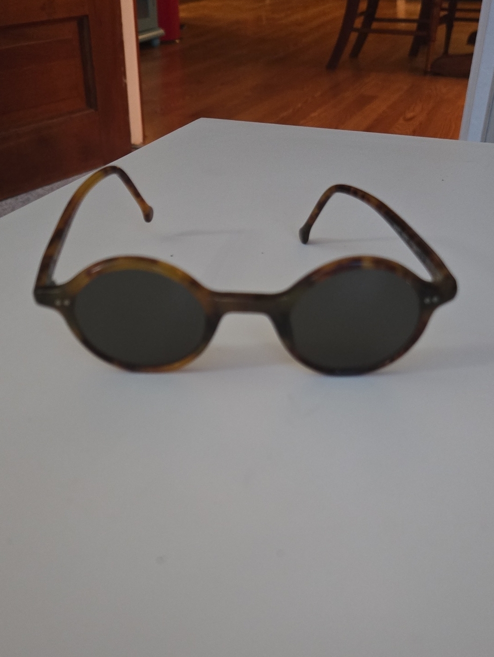 Round Tortoiseshell Women's Sunglasses with Dark Green Lenses